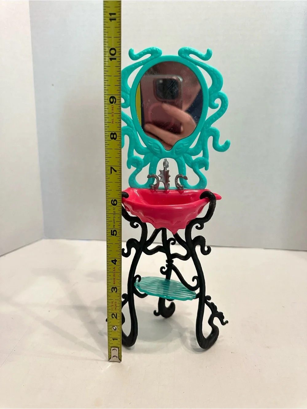Mattel Monster High Teal Pink Black Doll Vanity Mirror and Sink Accessory